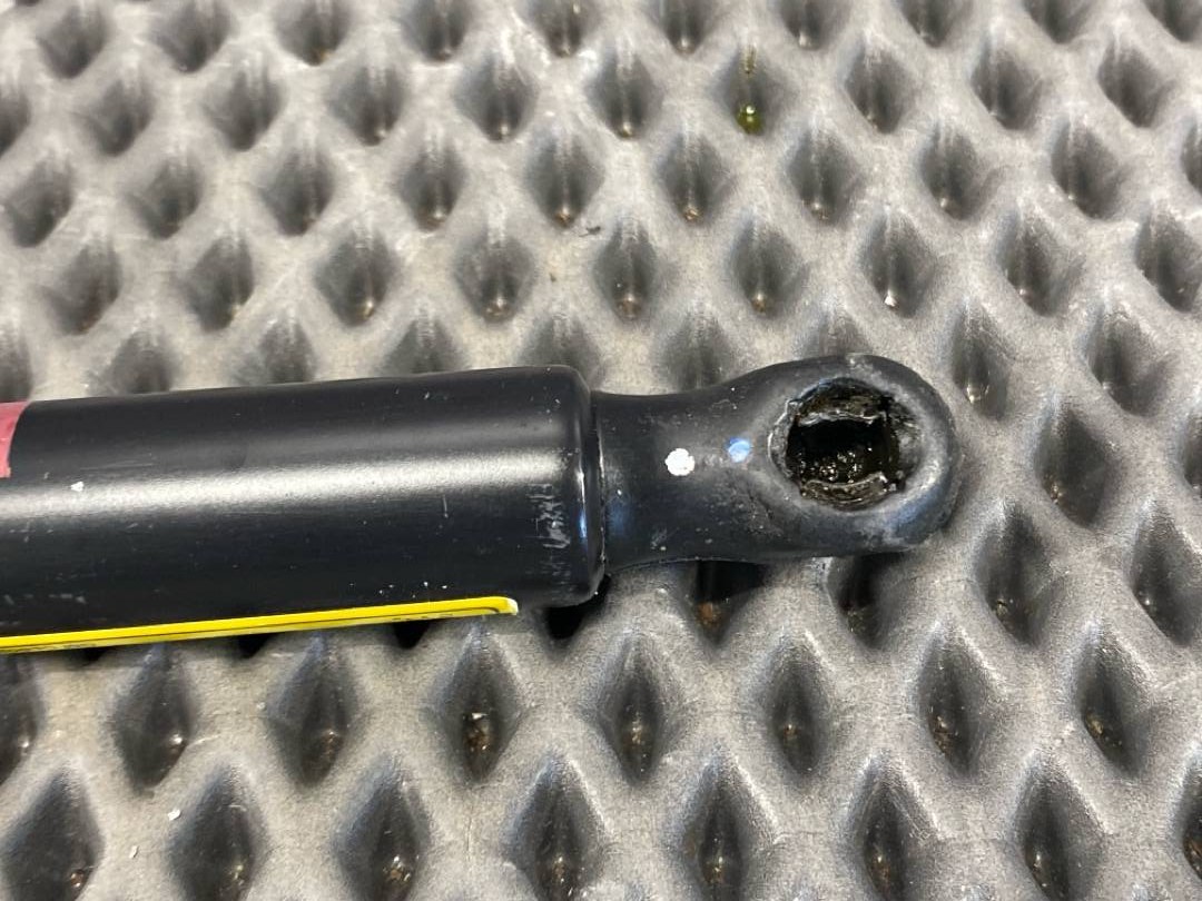 Амортизатор багажника, 2840 рублей, Красноярск