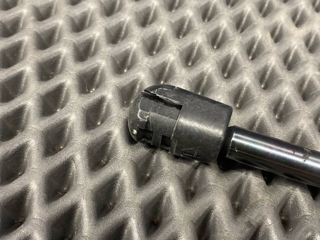 Амортизатор багажника, 2840 рублей, Красноярск