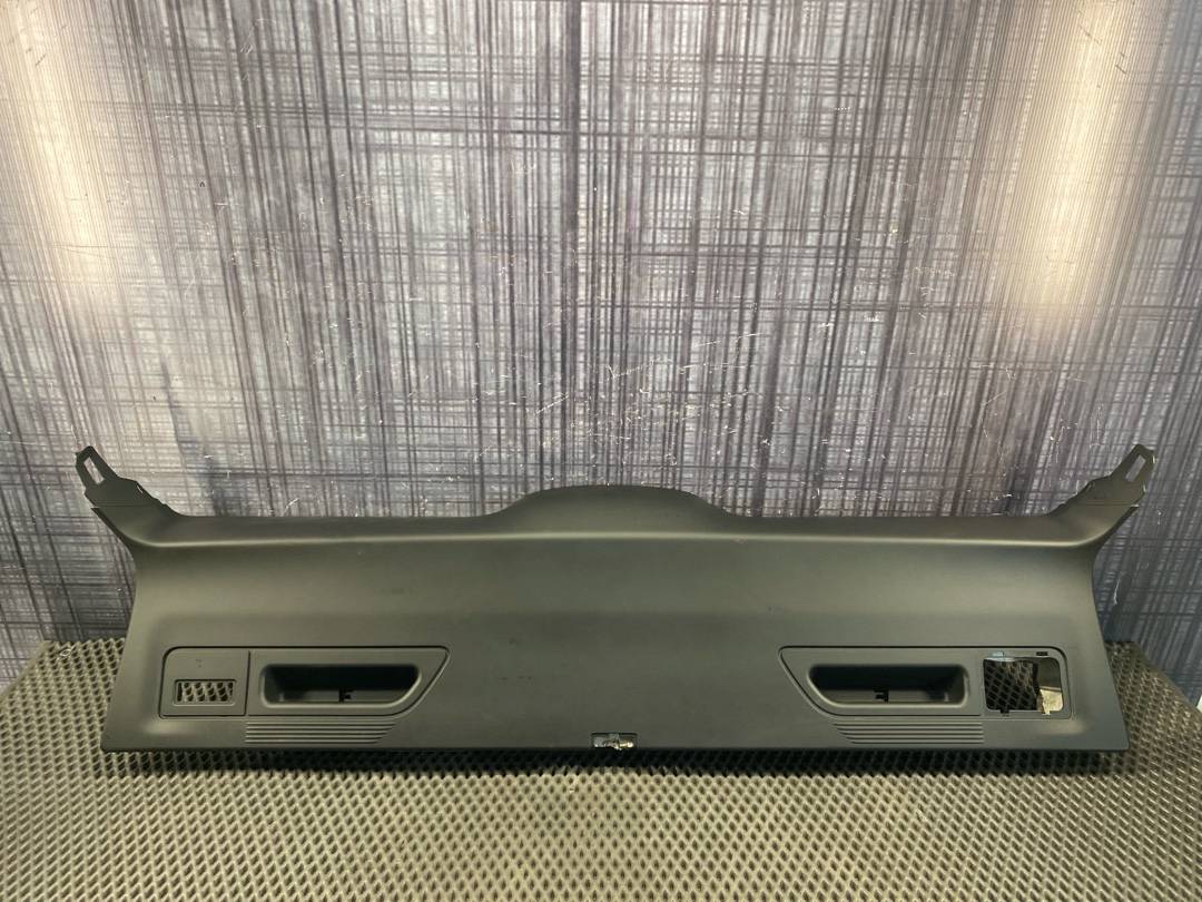 Пластик крышки багажника, 1870 рублей, Красноярск