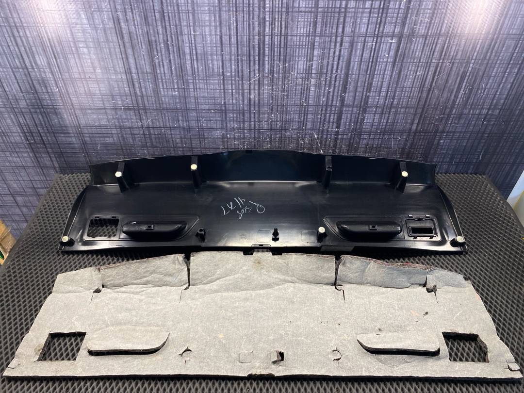 Пластик крышки багажника, 1870 рублей, Красноярск