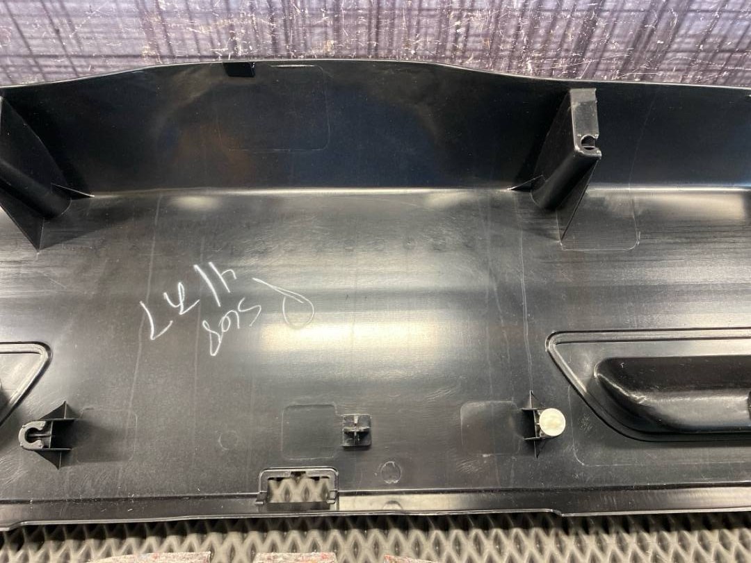 Пластик крышки багажника, 1870 рублей, Красноярск