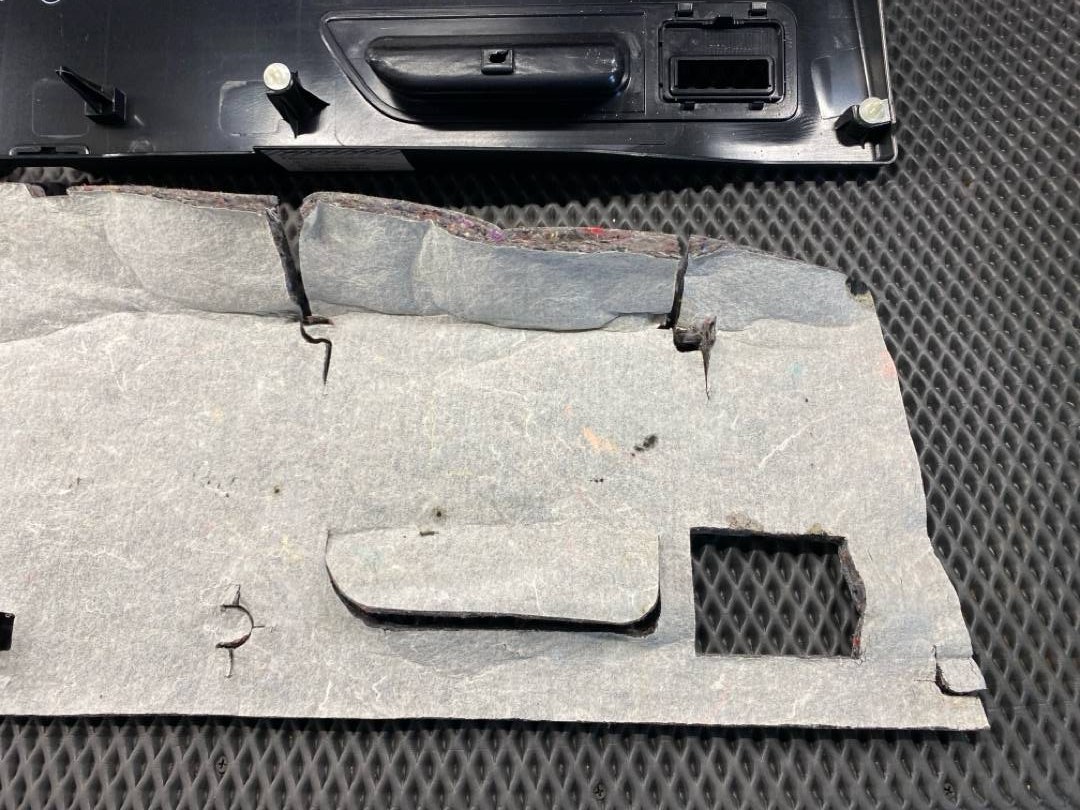 Пластик крышки багажника, 1870 рублей, Красноярск