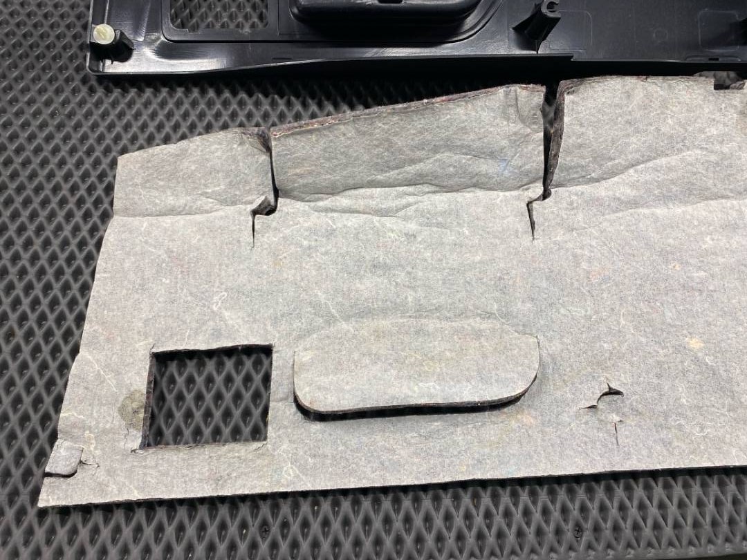 Пластик крышки багажника, 1870 рублей, Красноярск