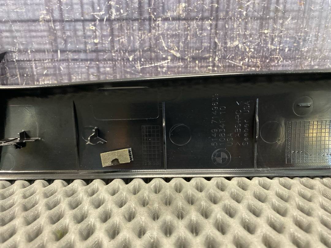 Пластик крышки багажника, 540 рублей, Красноярск