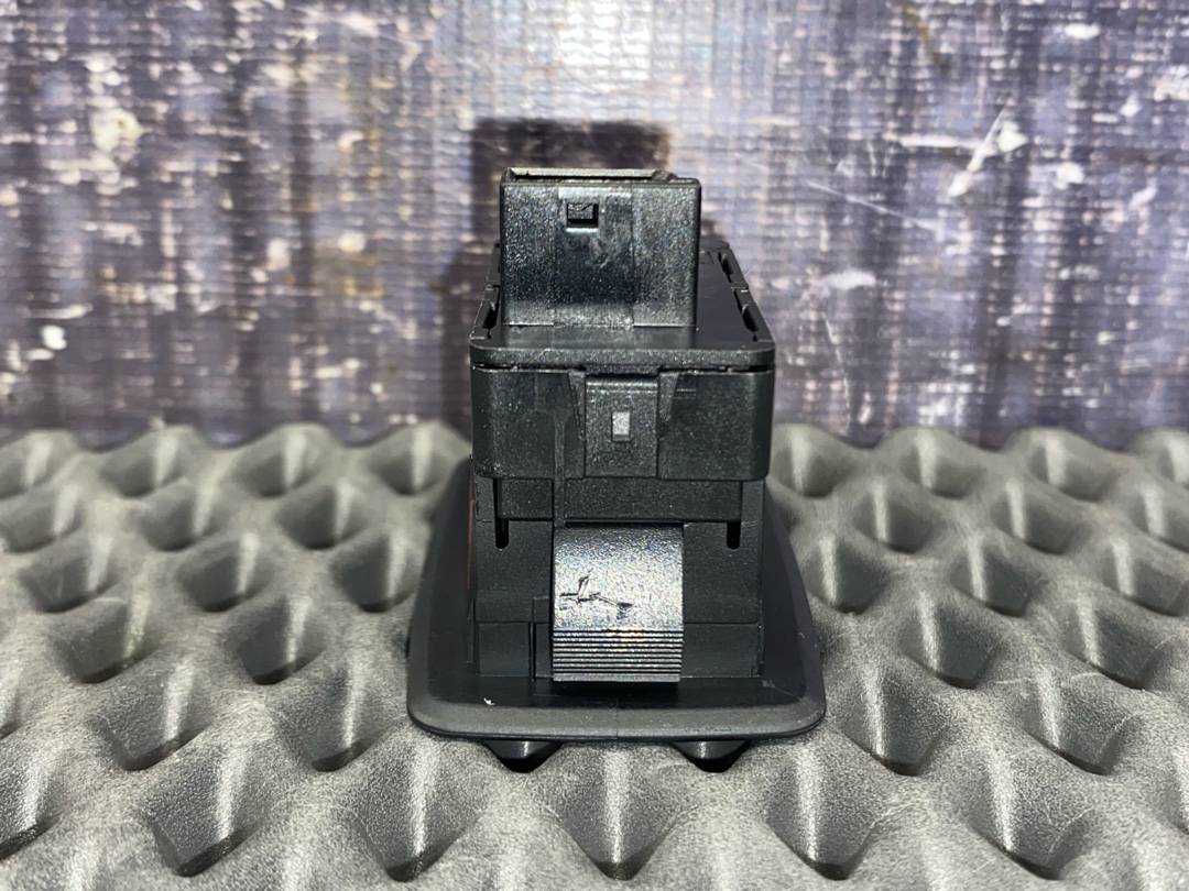 Кнопка стеклоподъемника, 620 рублей, Красноярск