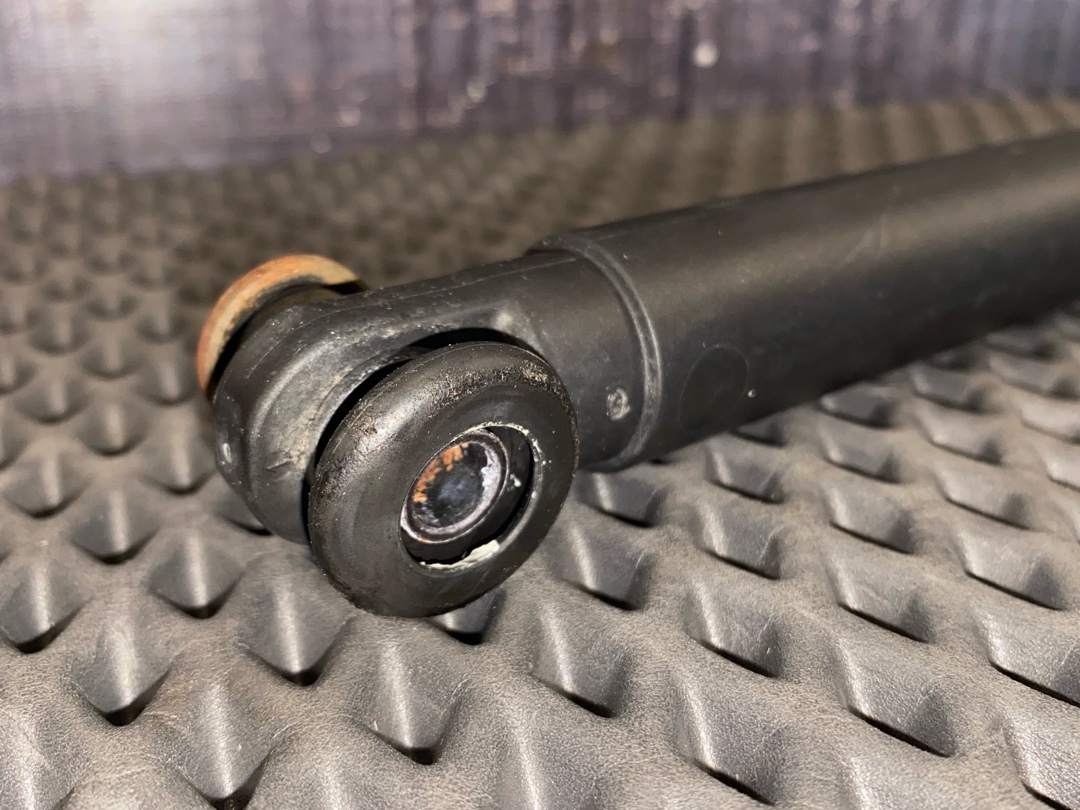 Амортизатор багажника, 820 рублей, Красноярск