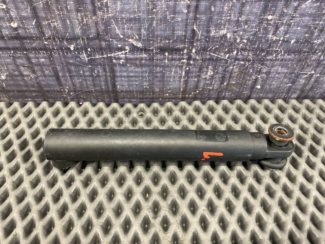 Амортизатор багажника, 820 рублей, Красноярск