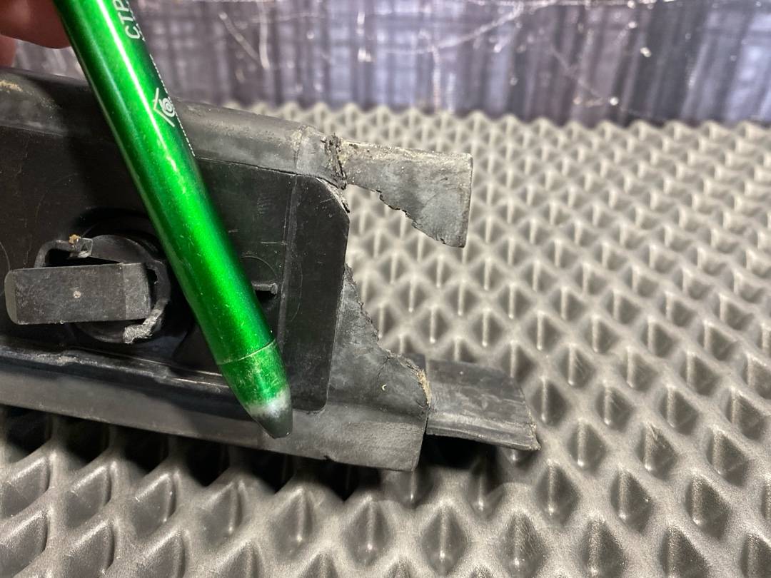 Решетка под лобовое стекло, 1230 рублей, Красноярск