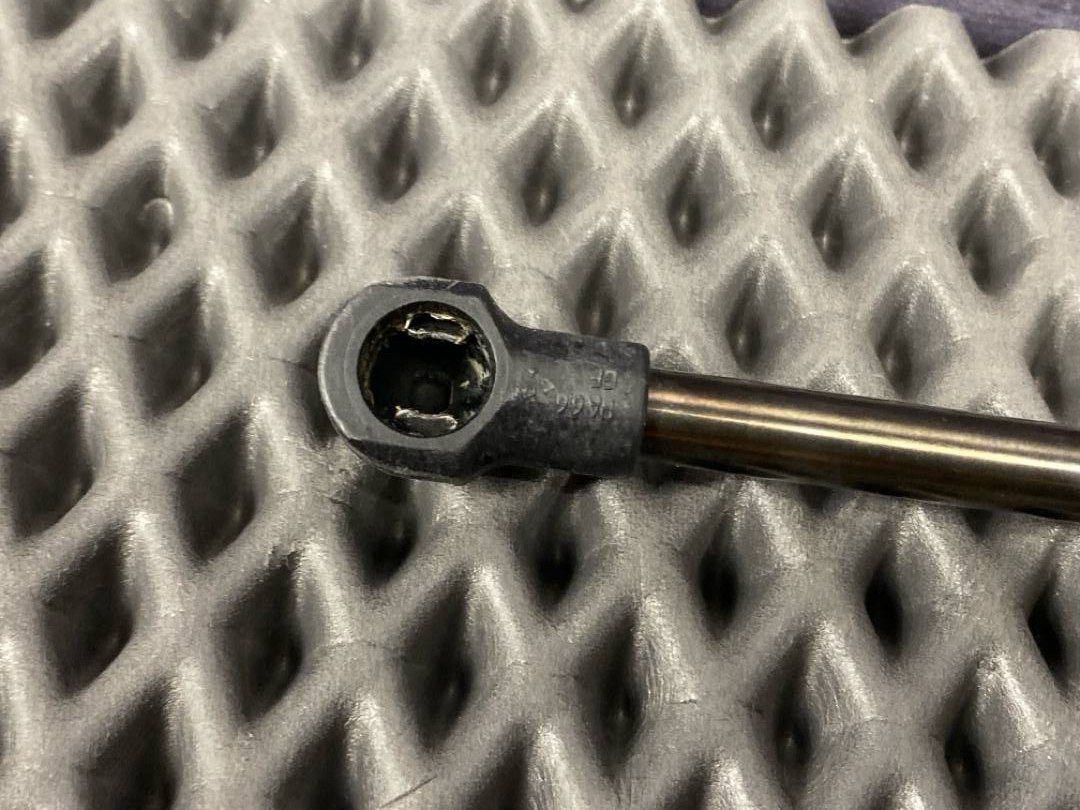 Амортизатор капота, 522 рублей, Красноярск