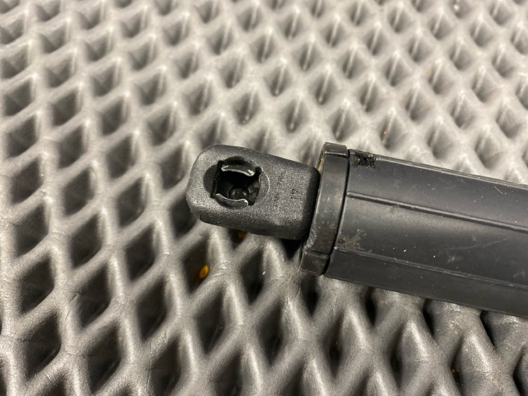 Амортизатор багажника, 1450 рублей, Красноярск