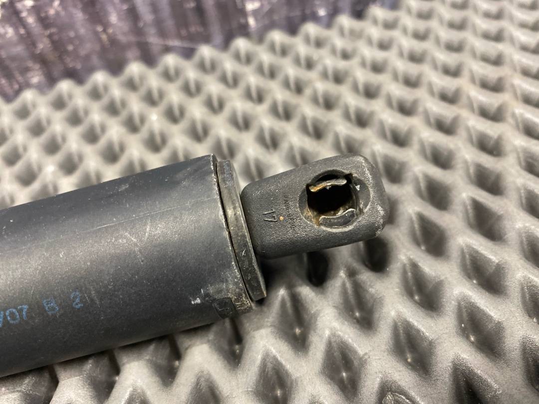 Амортизатор багажника, 1450 рублей, Красноярск