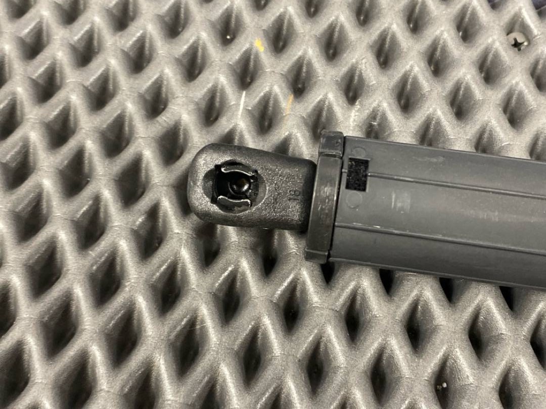 Амортизатор багажника, 1450 рублей, Красноярск