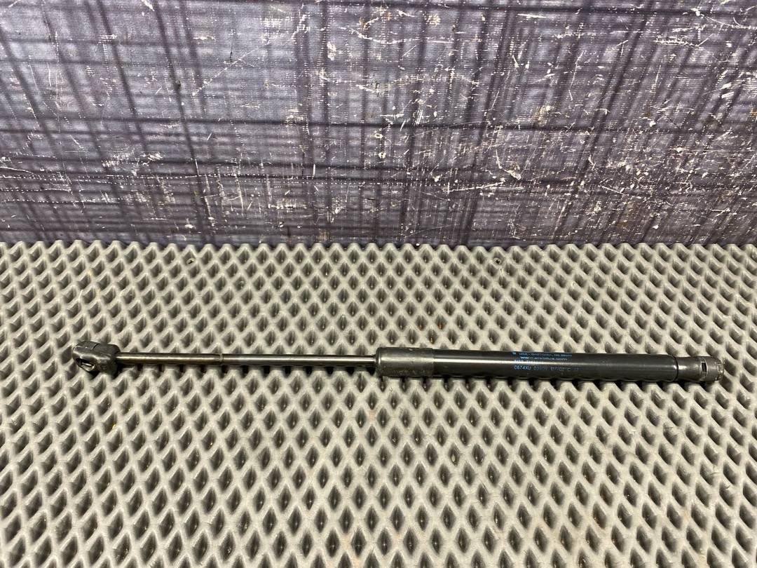 Амортизатор капота, 830 рублей, Красноярск