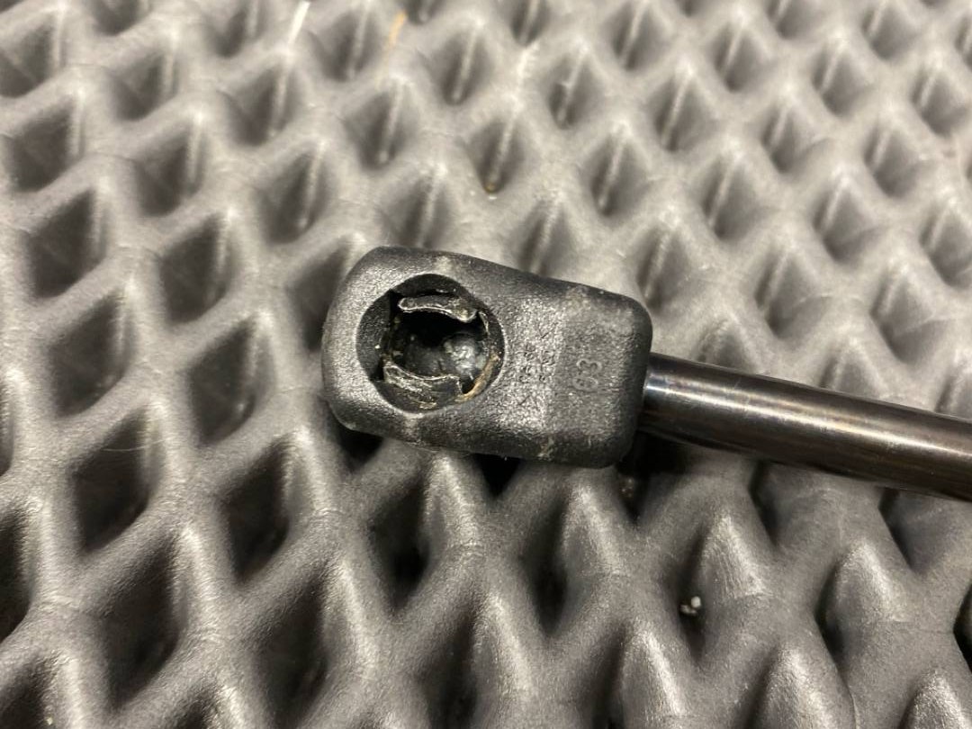 Амортизатор капота, 830 рублей, Красноярск