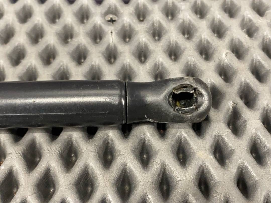 Амортизатор капота, 830 рублей, Красноярск