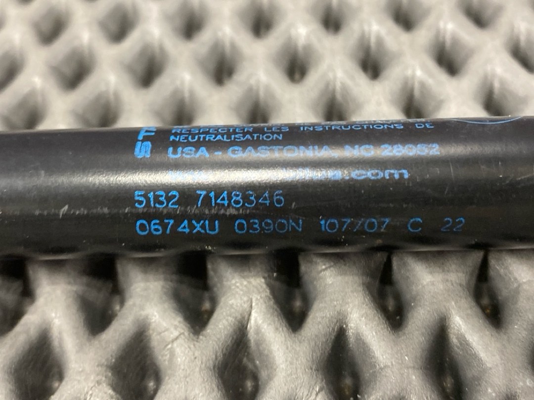 Амортизатор капота, 830 рублей, Красноярск