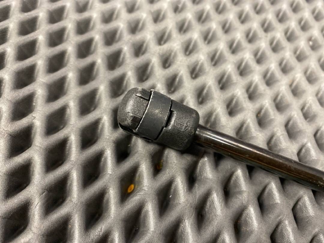 Амортизатор капота, 830 рублей, Красноярск