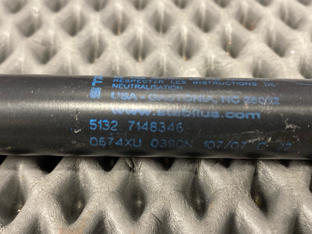 Амортизатор капота, 830 рублей, Красноярск