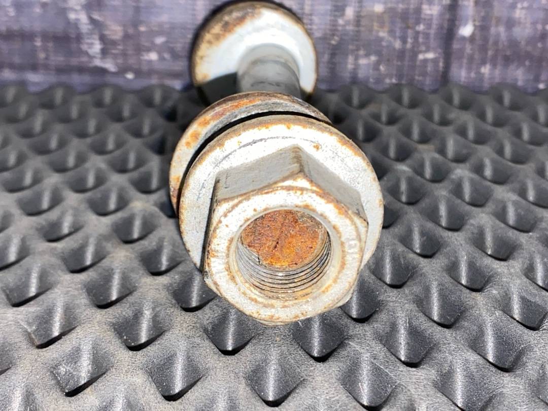 Болт развальный, 640 рублей, Красноярск