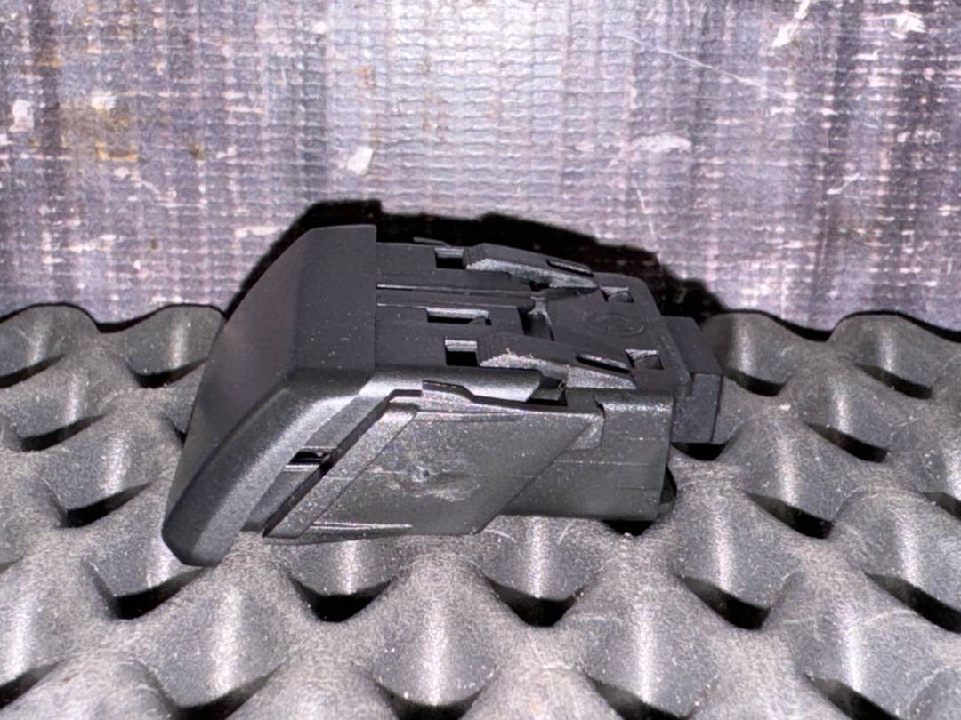 Кнопка открывания бардачка, 360 рублей, Красноярск