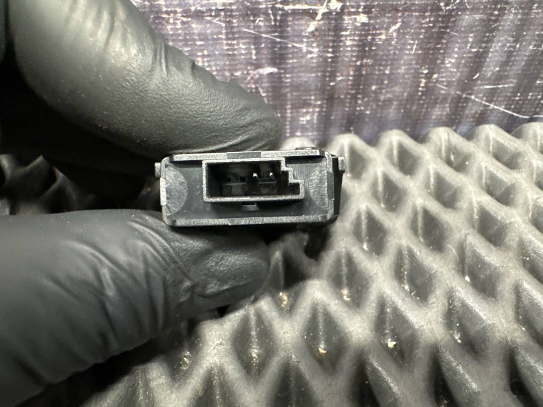 Кнопка открывания бардачка, 360 рублей, Красноярск