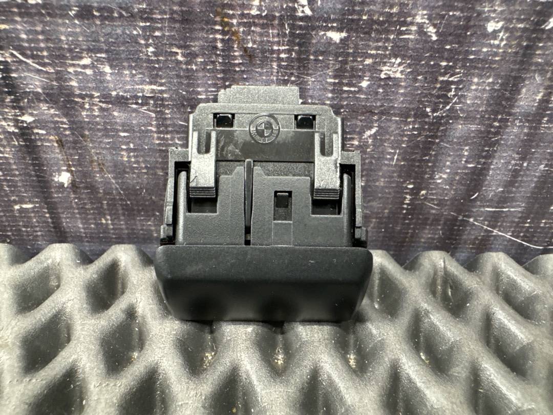 Кнопка открывания бардачка, 360 рублей, Красноярск