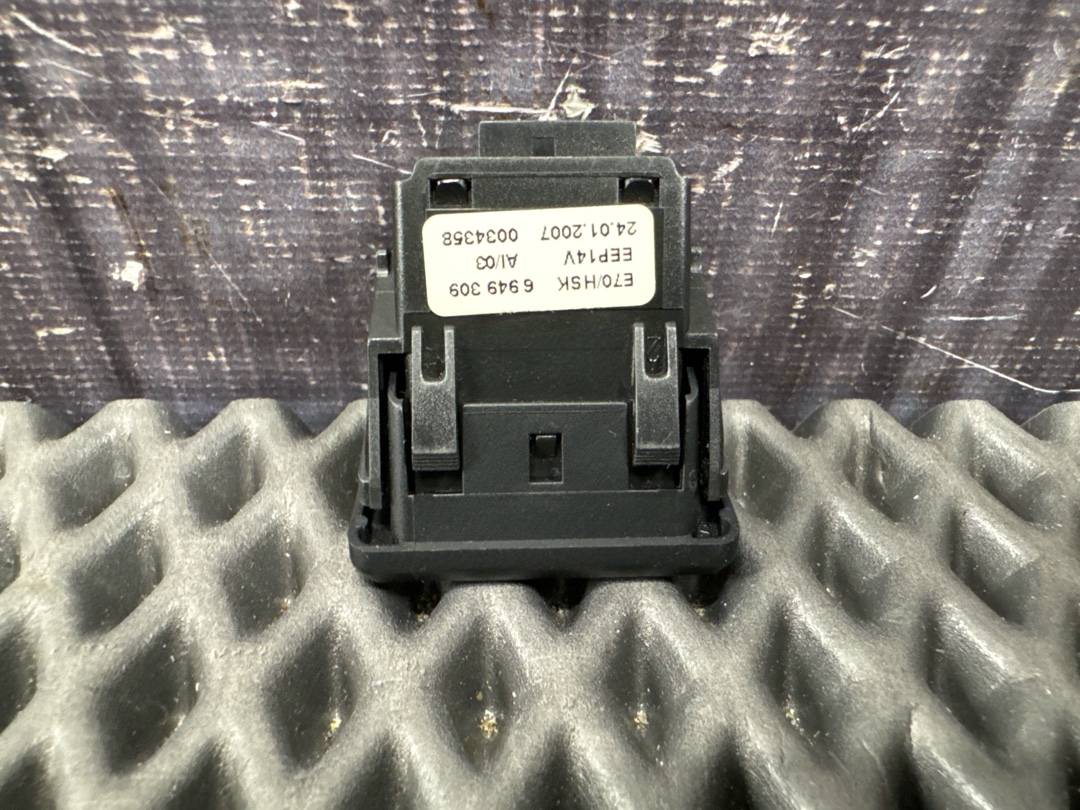 Кнопка открывания бардачка, 360 рублей, Красноярск