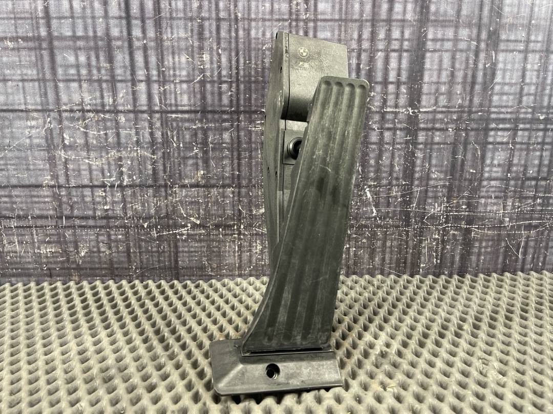 Педаль газа, 1960 рублей, Красноярск