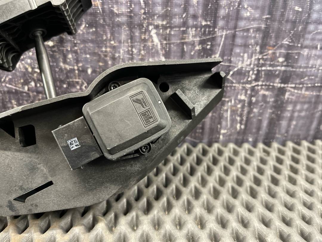 Педаль газа, 1960 рублей, Красноярск