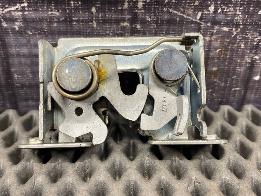 Замок капота, 1430 рублей, Красноярск