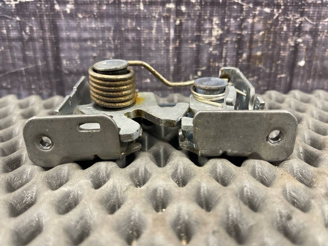 Замок капота, 1430 рублей, Красноярск