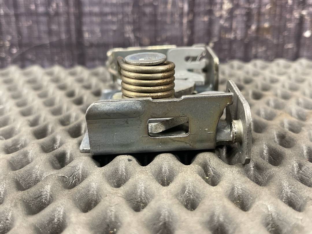 Замок капота, 1430 рублей, Красноярск