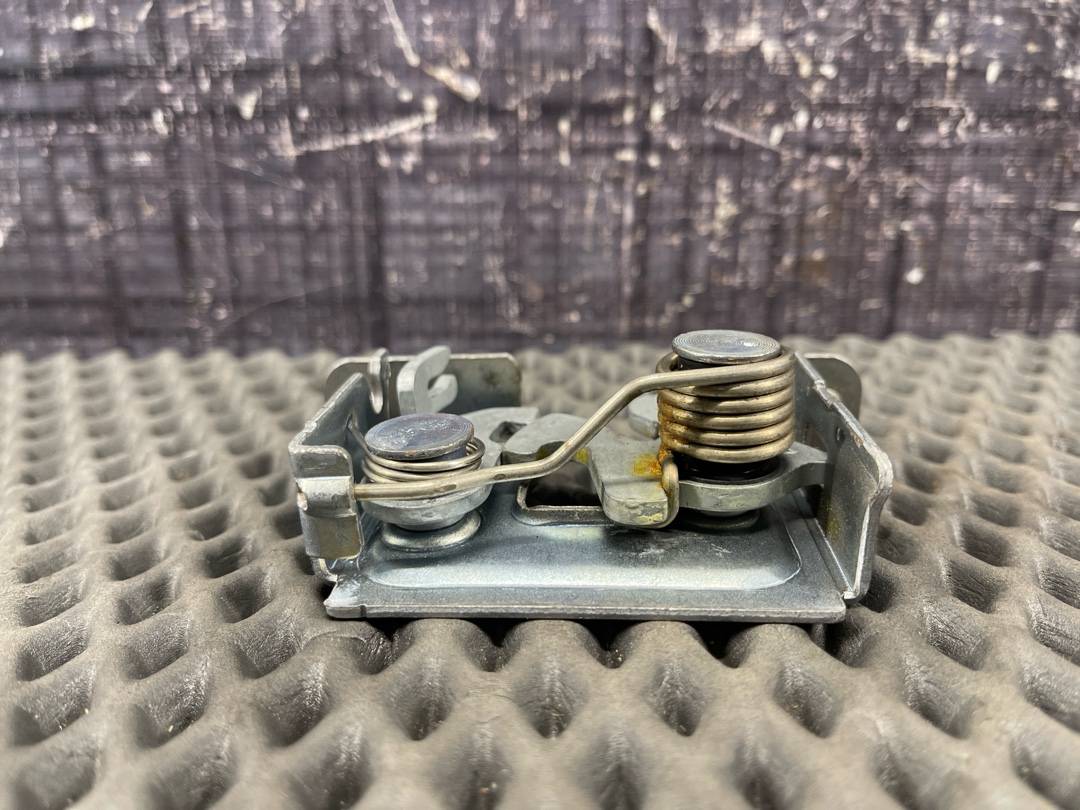 Замок капота, 1430 рублей, Красноярск