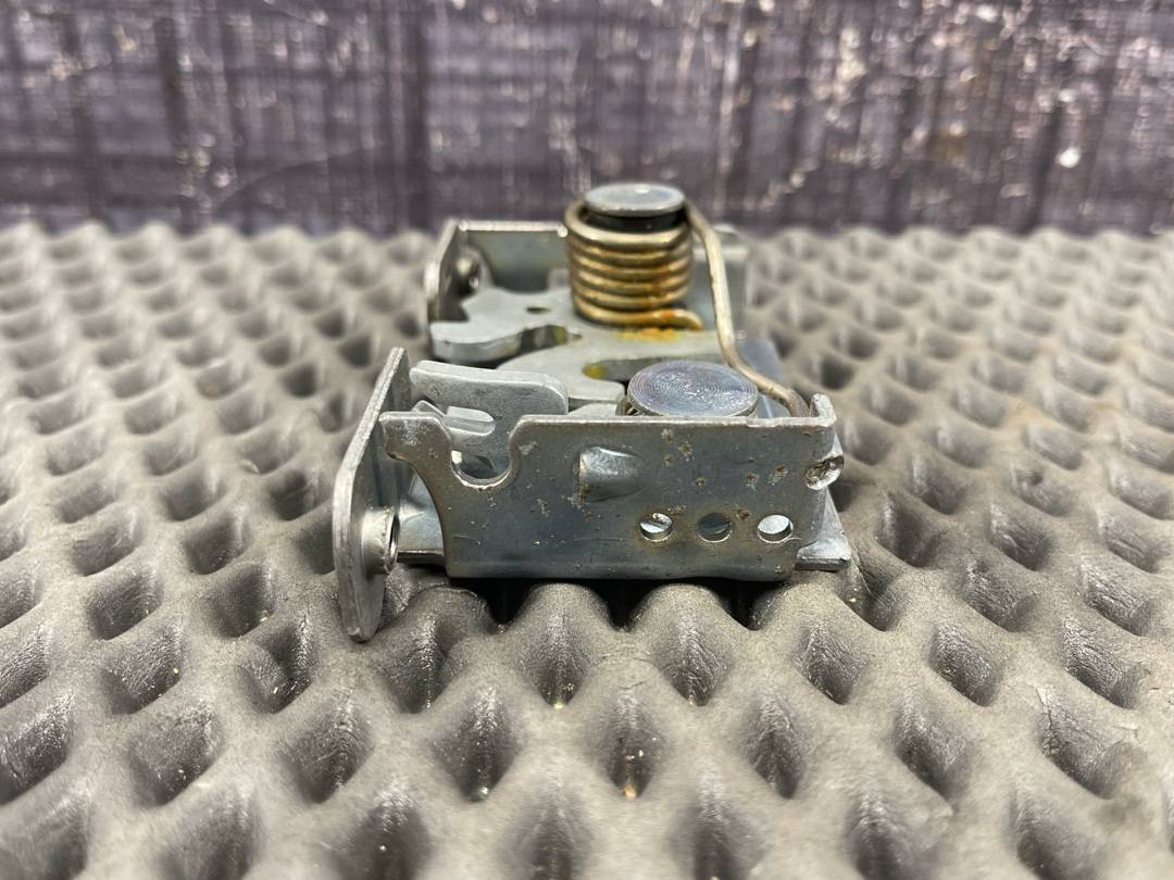 Замок капота, 1430 рублей, Красноярск