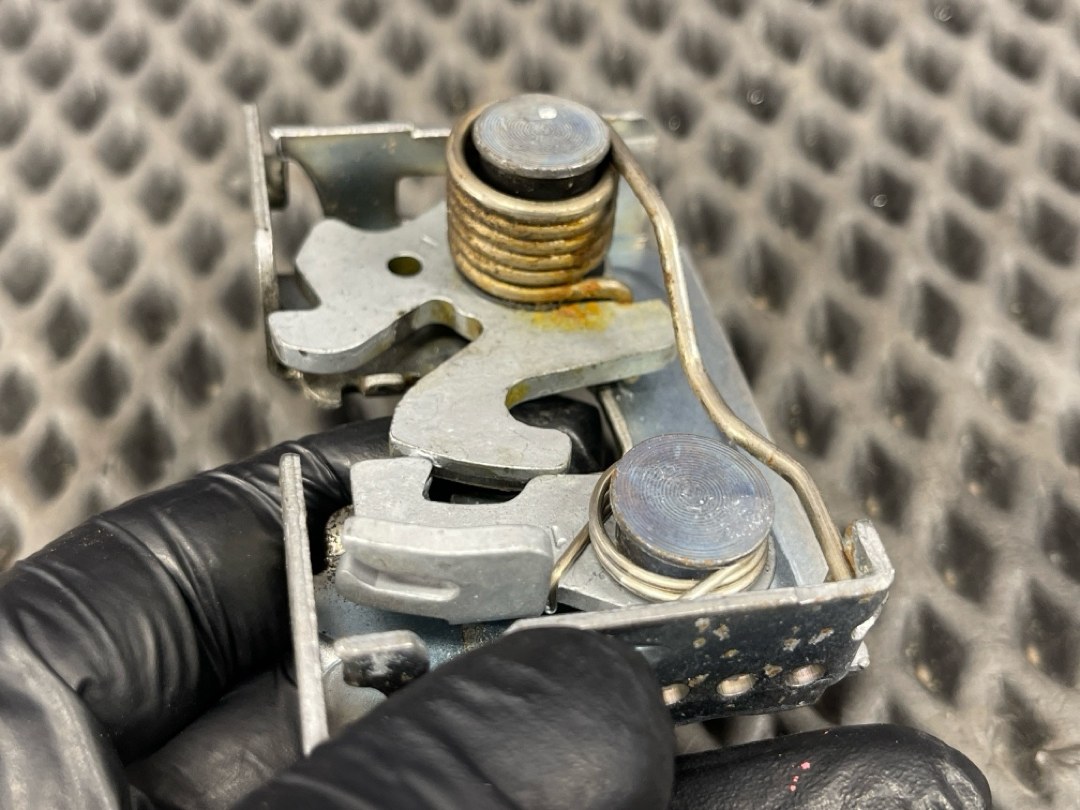 Замок капота, 1430 рублей, Красноярск