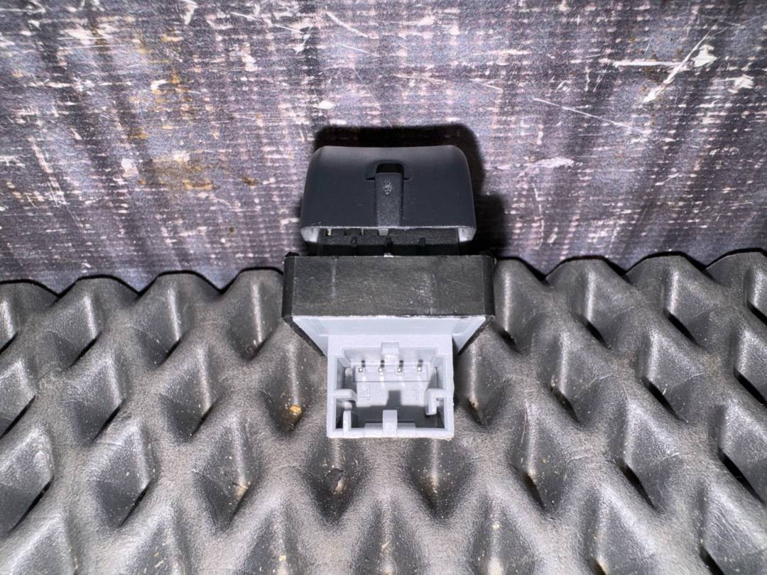 Кнопка стеклоподъемника, 550 рублей, Красноярск