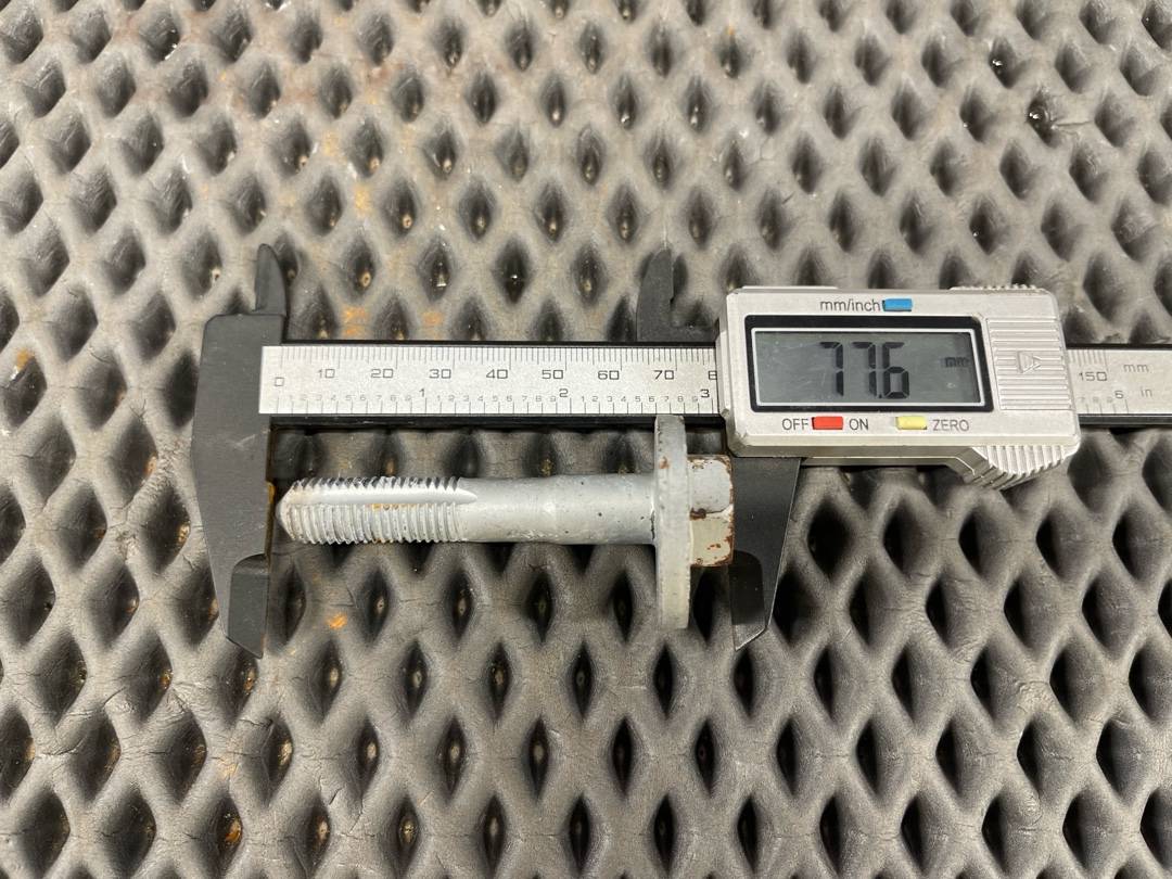 Болт развальный, 730 рублей, Красноярск