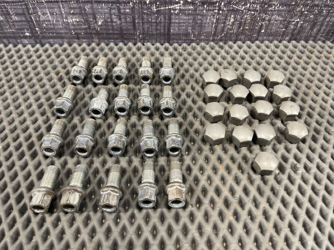 Комплект колесных болтов, 3270 рублей, Красноярск