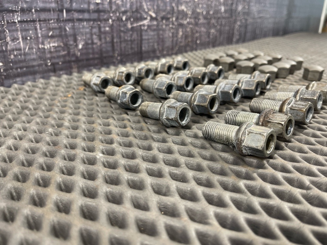 Комплект колесных болтов, 3270 рублей, Красноярск