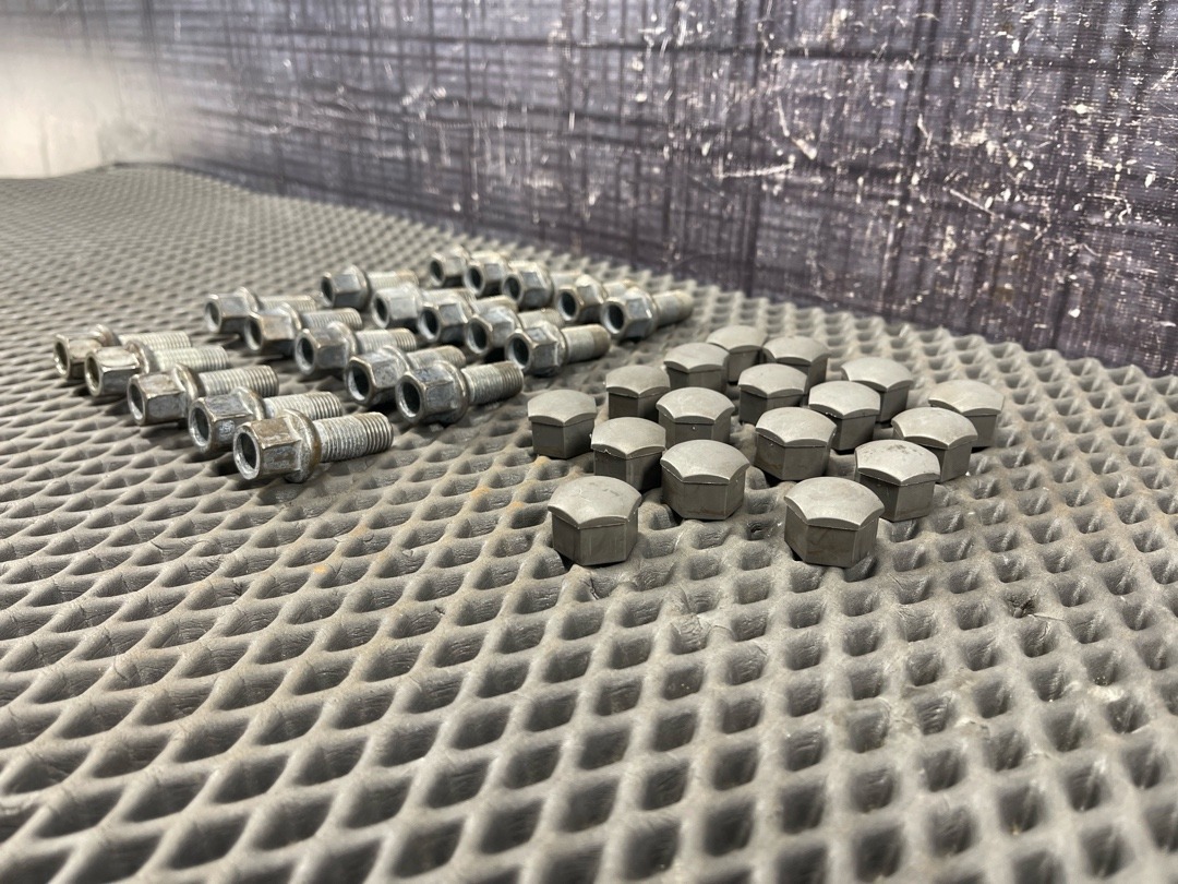 Комплект колесных болтов, 3270 рублей, Красноярск