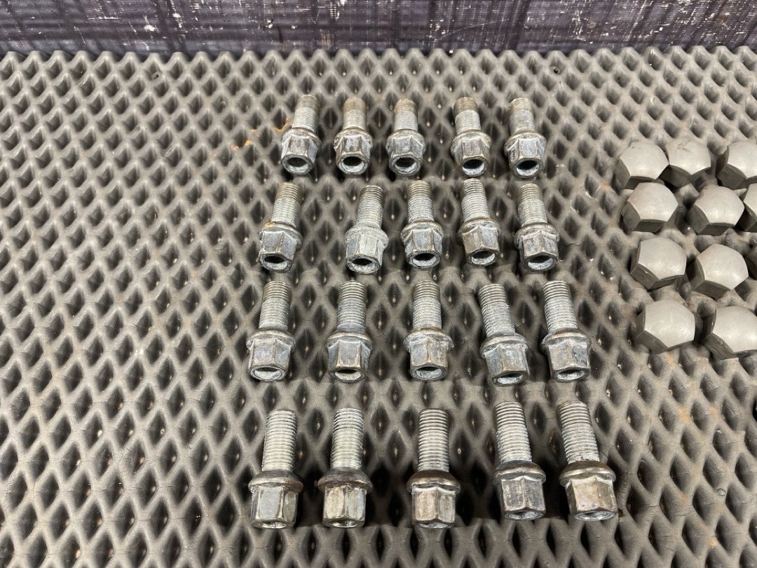 Комплект колесных болтов, 3270 рублей, Красноярск