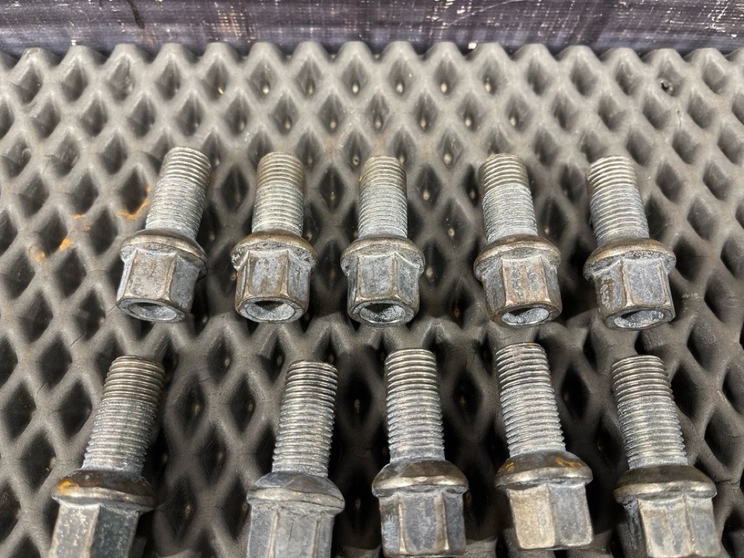 Комплект колесных болтов, 3270 рублей, Красноярск