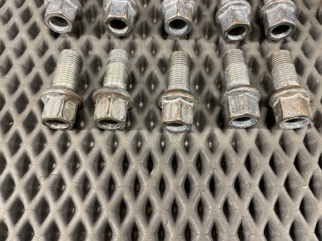 Комплект колесных болтов, 3270 рублей, Красноярск