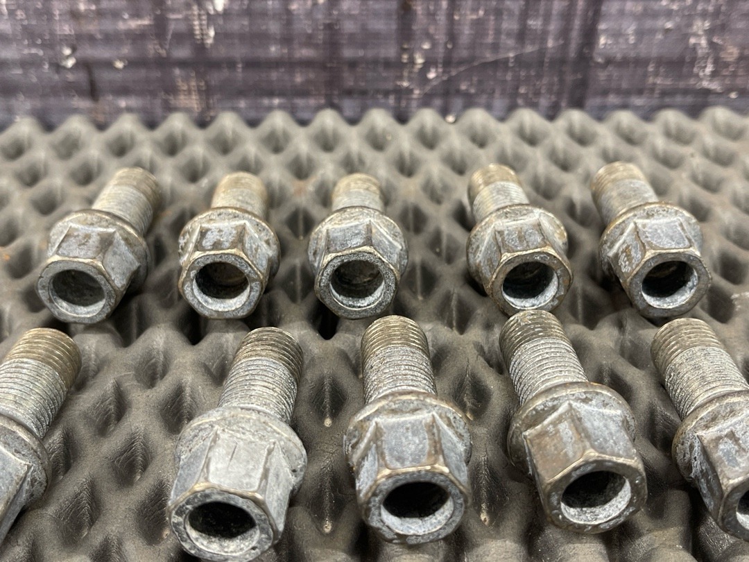 Комплект колесных болтов, 3270 рублей, Красноярск