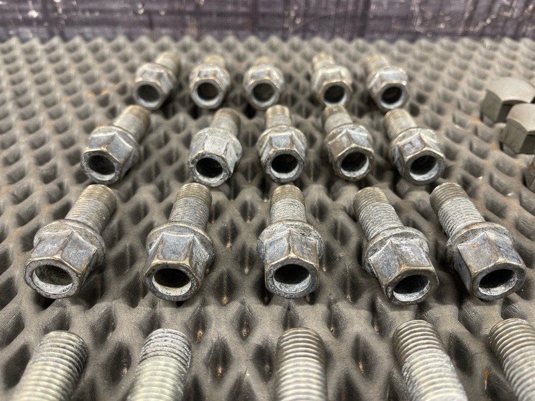 Комплект колесных болтов, 3270 рублей, Красноярск