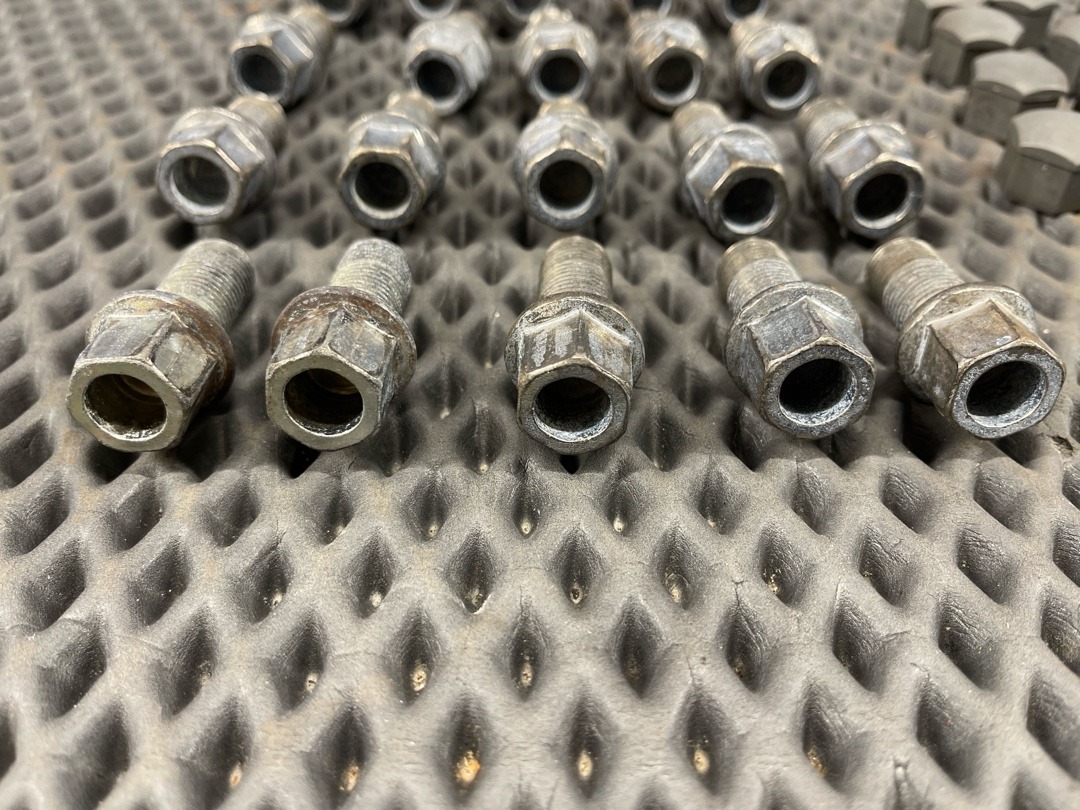 Комплект колесных болтов, 3270 рублей, Красноярск