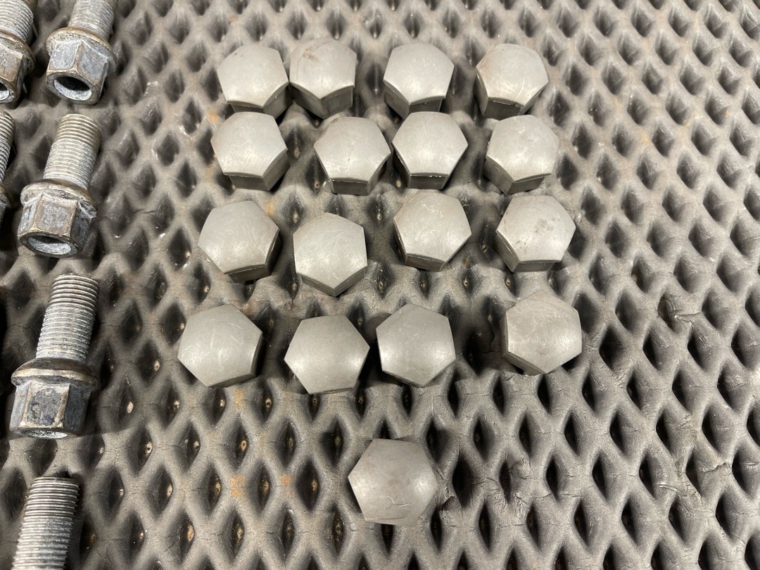 Комплект колесных болтов, 3270 рублей, Красноярск