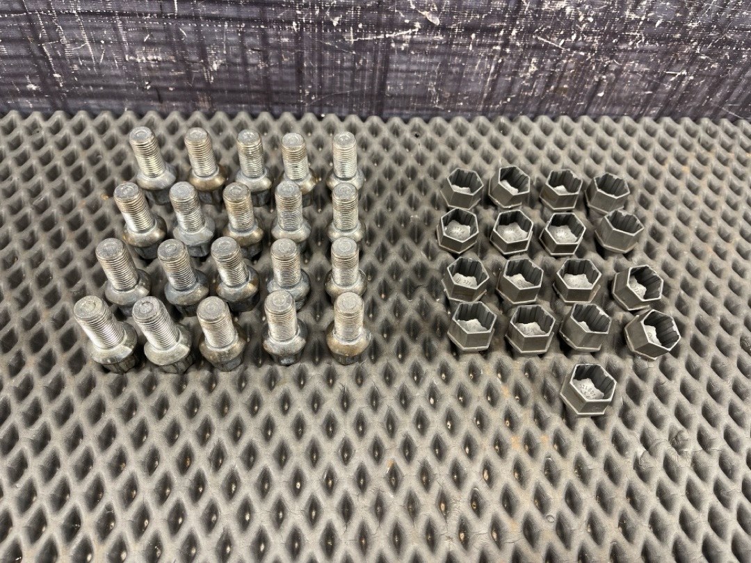 Комплект колесных болтов, 3270 рублей, Красноярск