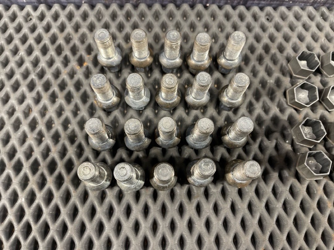 Комплект колесных болтов, 3270 рублей, Красноярск