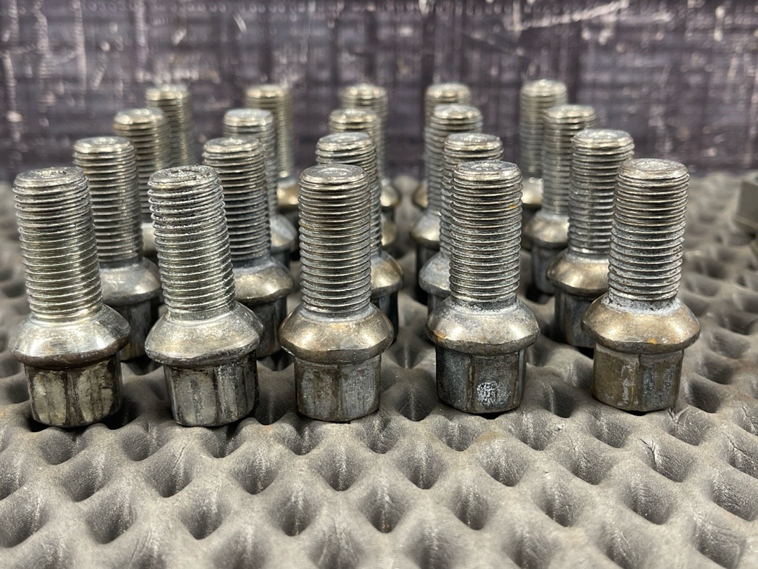 Комплект колесных болтов, 3270 рублей, Красноярск